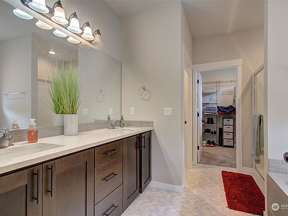 4th image of 1008 NE 11th Way