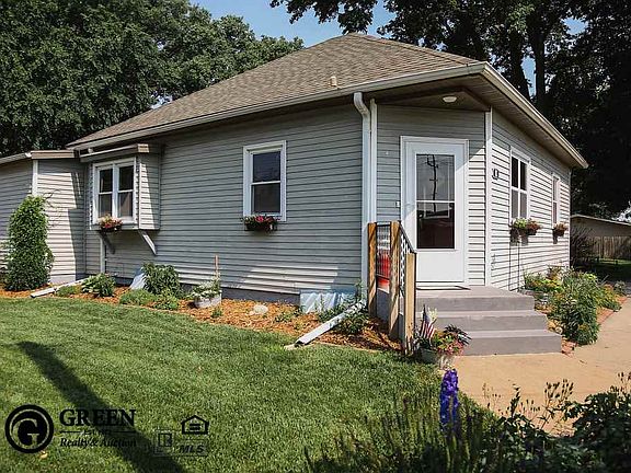 5th image of 103 N Platte Ave