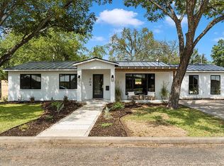 704 N Edison St, Fredericksburg, TX 78624