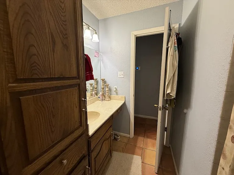 4717 Beall Blvd — Photo 9