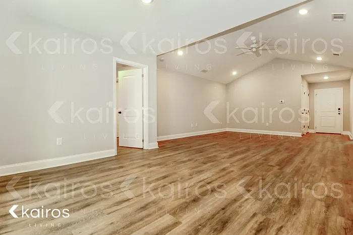 3 bed, 2.0 bath, 1453 sqft, $1,745 — Photo 2