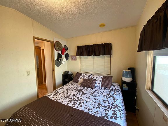 3rd image of 404 E PALO VERDE Lane
