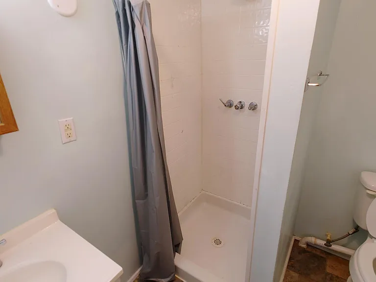 105 Oakwood Ave — Photo 25