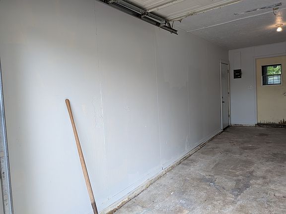 4th image of 1039 Raleigh Cir