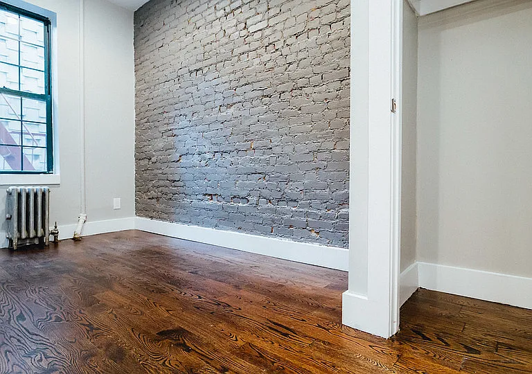 206 Scholes St #9 — Photo 4