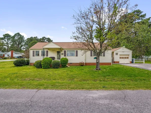 200 N 9th St, Erwin, NC 28339