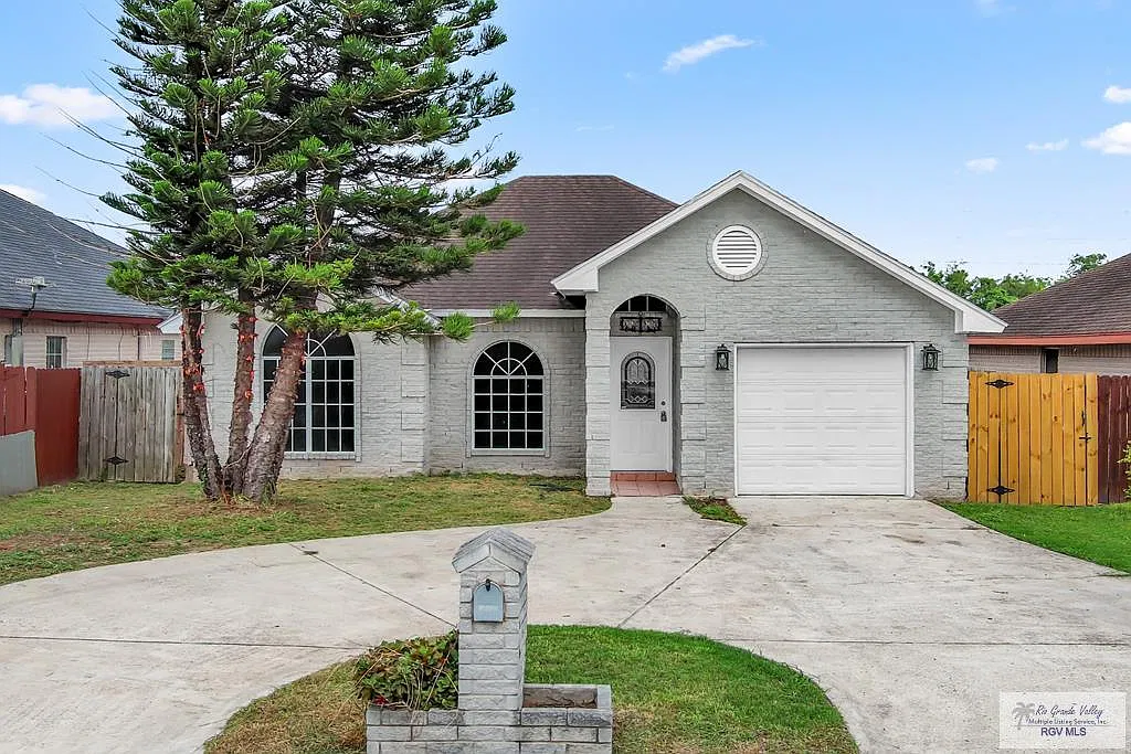 3 bed, 2.0 bath, 1272 sqft, $1,800 — Photo 1