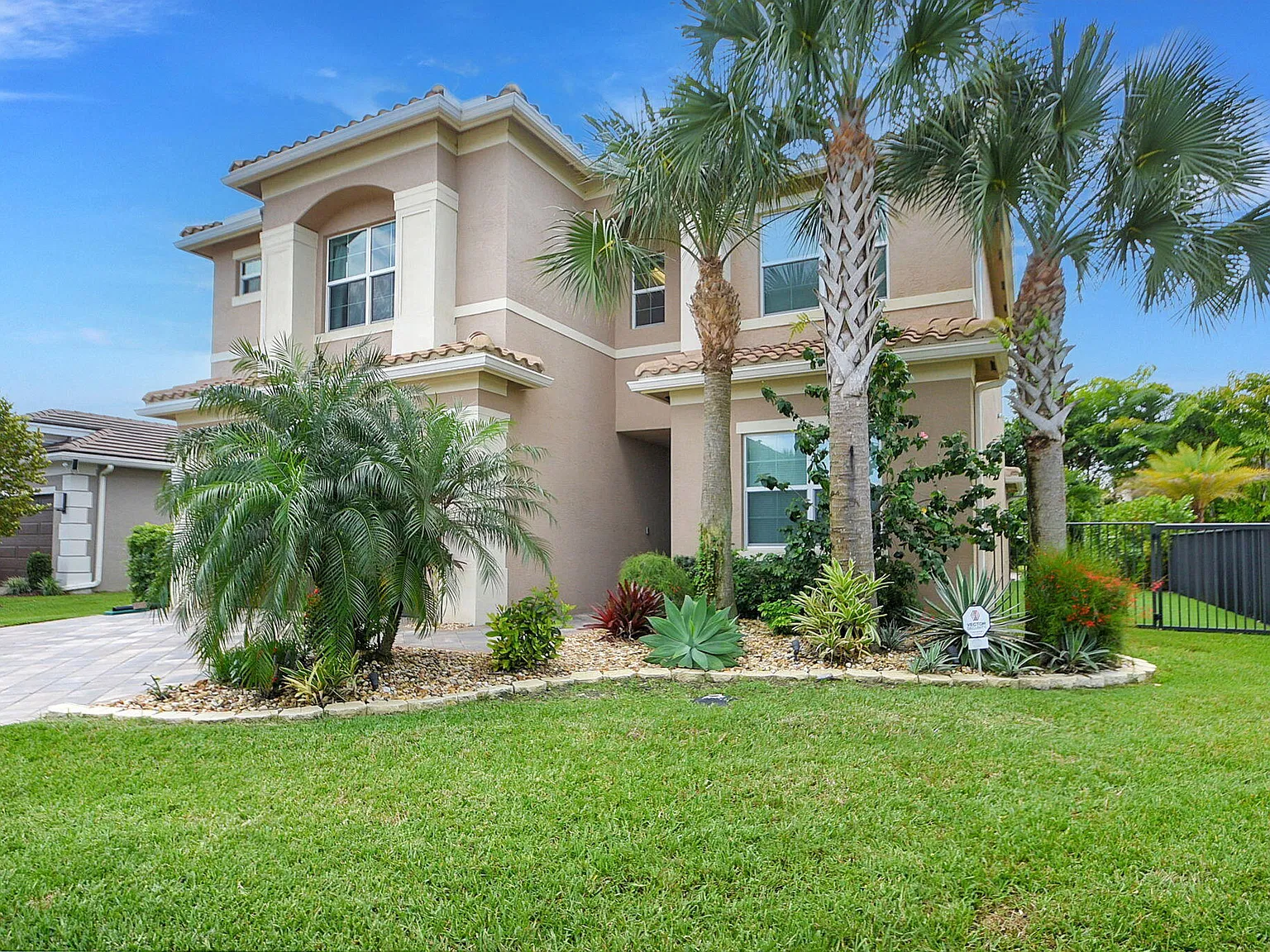 6 bed, 5.0 bath, 3592 sqft, $12,000 — Photo 3