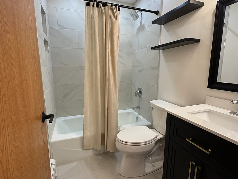 10425 Mayfield Ave #2W — Photo 16