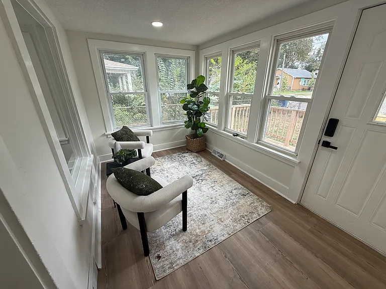 2050 E Grand Ave — Photo 11