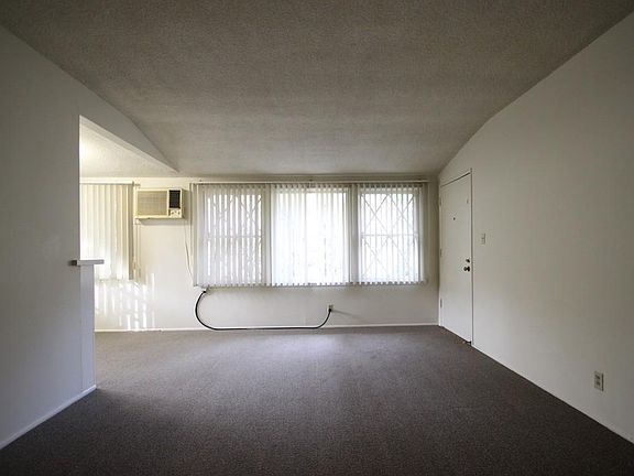 3rd image of 709 Locust St APT 1