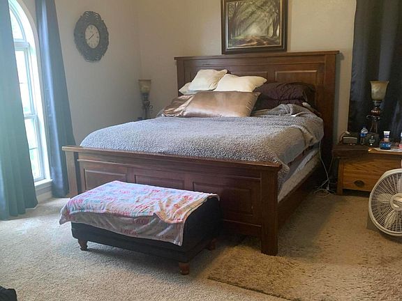 4th image of 3910 Hemlock Ln
