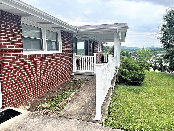 3rd image of 1208 Caribbean Dr