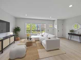 5616 N Washtenaw Ave APT 305, Chicago, IL 60659