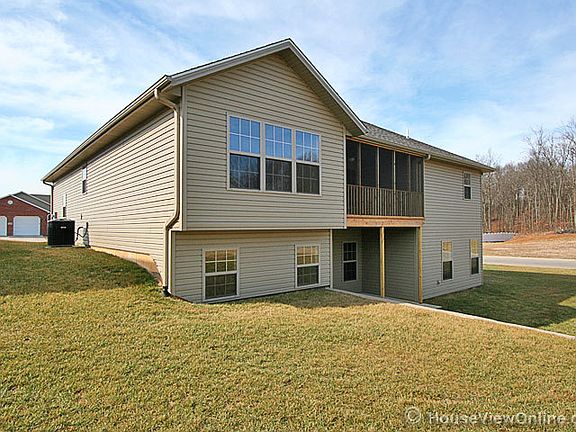 2nd image of 1428 Holly Dr