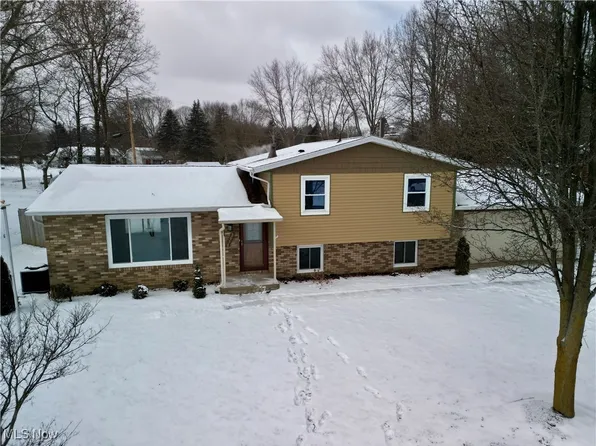 2058 Zircon St NE, Canton, OH 44721