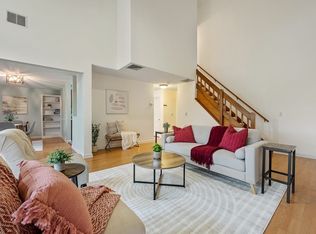 9 Ascot Ln, Uxbridge, MA 01569