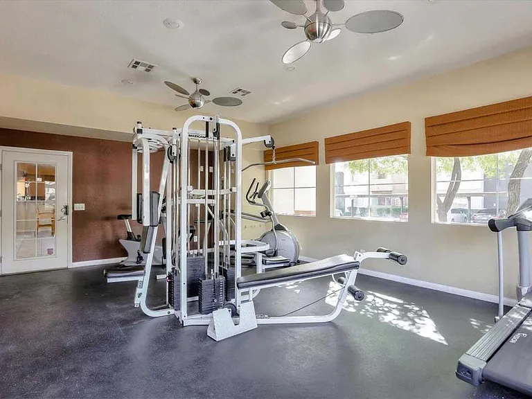 Solana Apartments — Photo 19