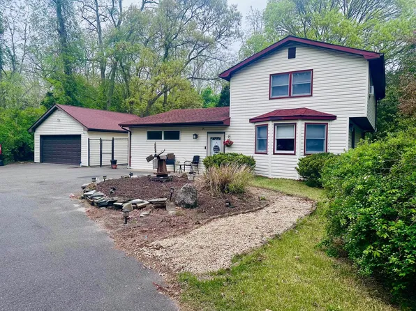 11 Mooney Pond Road, Coram, NY 11727