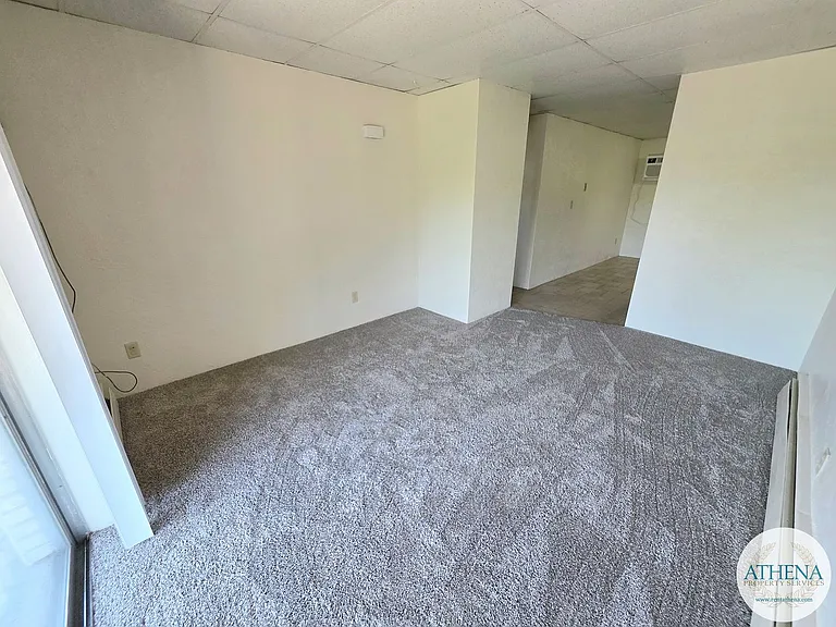 701 Watkins Dr — Photo 3