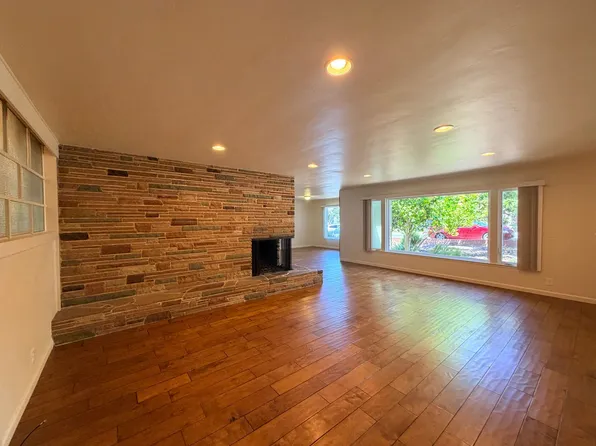 960 Forest Ave, Pacific Grove, CA 93950