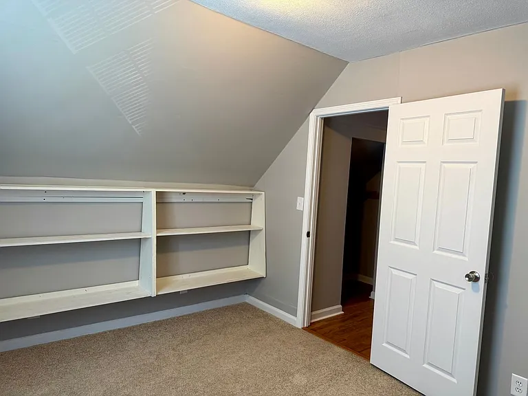 389 Elaine Dr — Photo 24