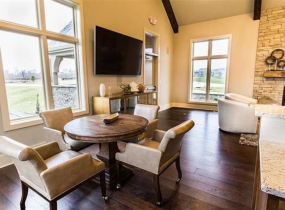 4th image of 15836 Reinhardt Dr