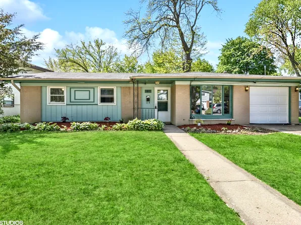 1011 Beverly Dr, Wheeling, IL 60090