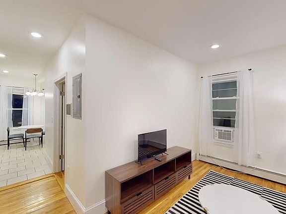 3rd image of 21 Rossmore St #2