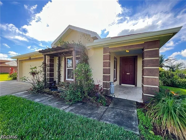 2032 NW 5th St — Photo 17