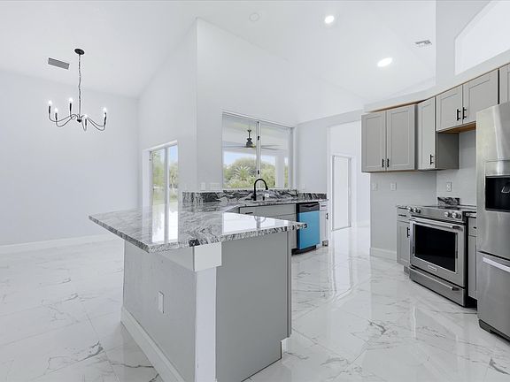 3rd image of 513 Truman Ave