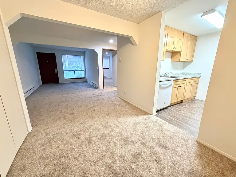 Maple Leaf Apartments — Photo 19