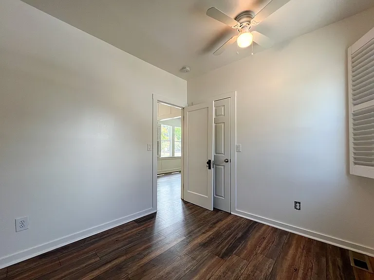 934 Clinton St — Photo 16
