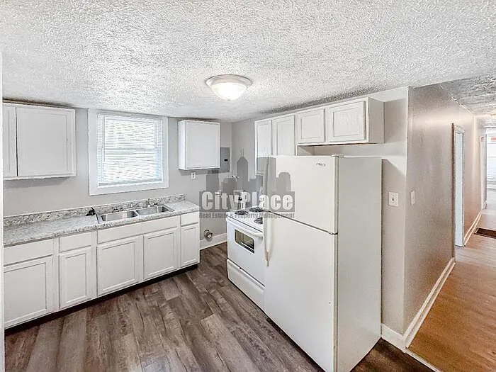 1319 W 27th St — Photo 12