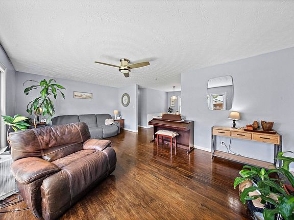 3rd image of 108 Caroline Dr