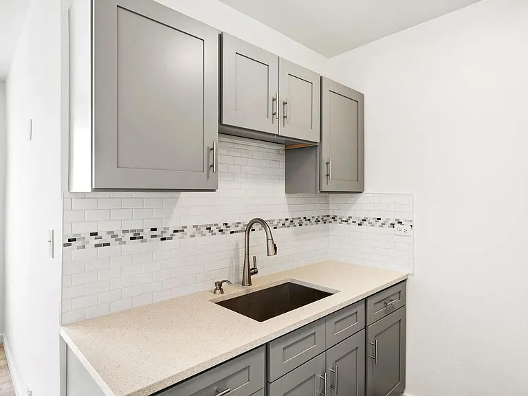 5726 N. Winthrop — Photo 11