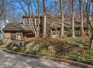 4451 Rolling Pine Dr, West Bloomfield, MI