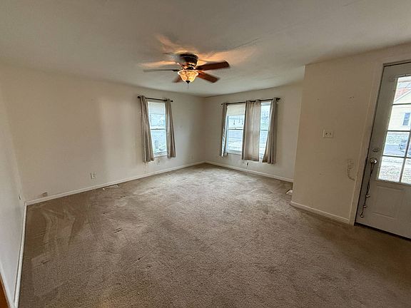 3rd image of 133 E Rowe St