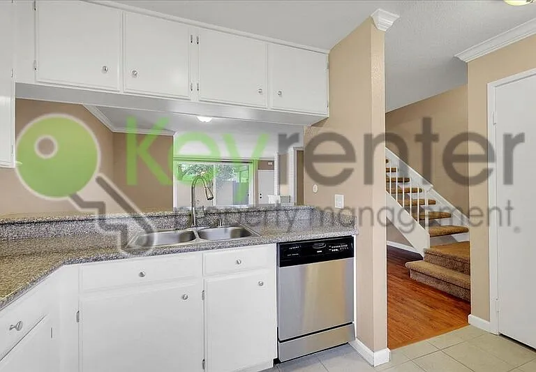 2254 Woodside Ln #2 — Photo 8