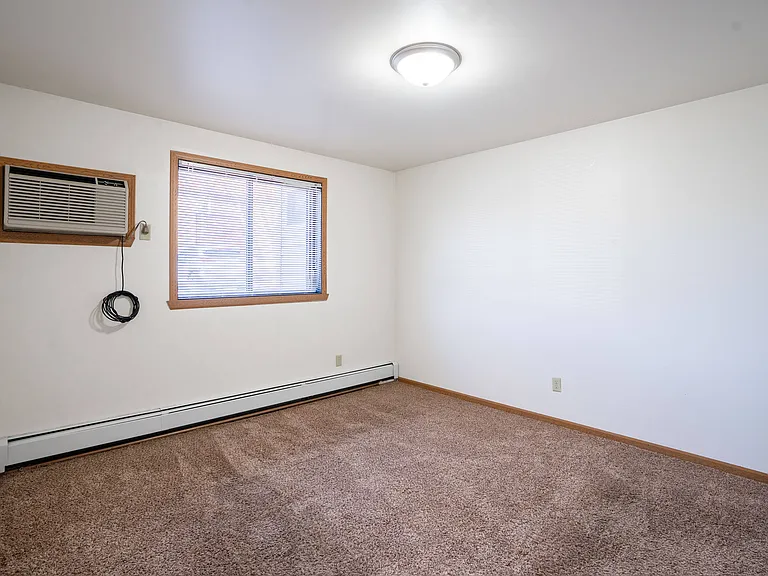 Fargo, ND Birchwood 2 Apartments | 21A | Bedroom
