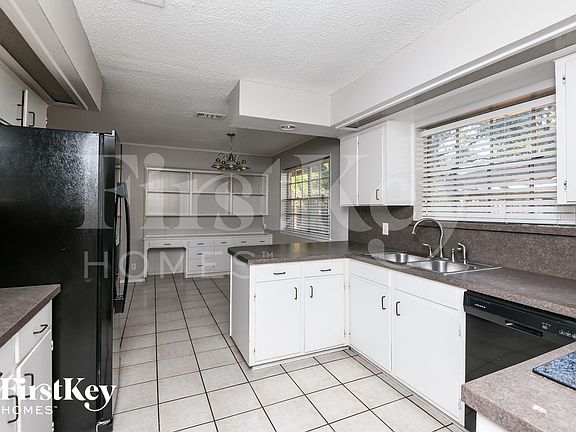 5th image of 1808 W Cedar Elm Dr