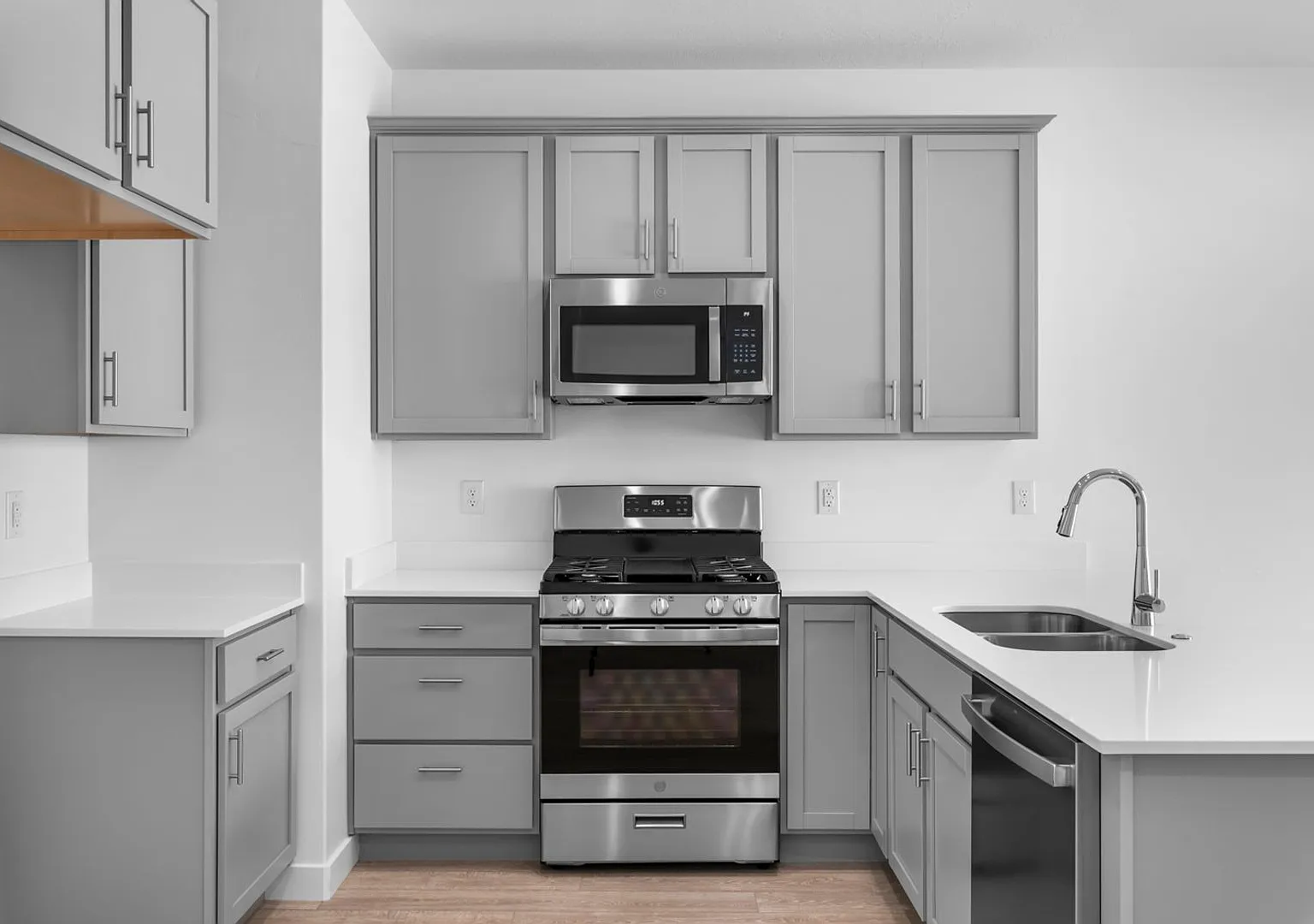 Sign Now For 1 Month Free - Brand New 3-Bed, 3.5-Bath Townhome — Photo 1
