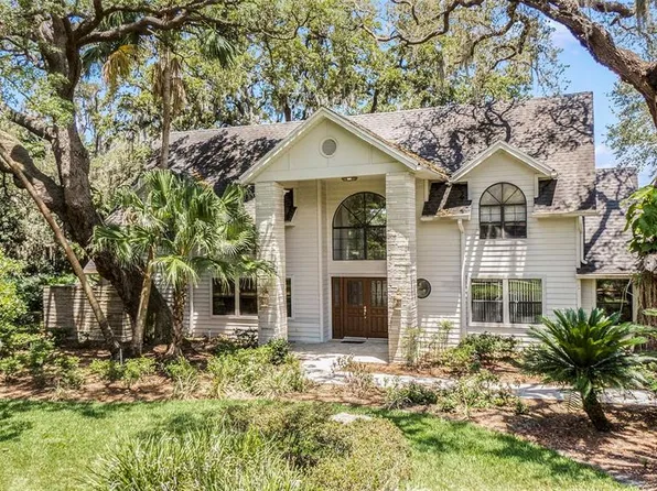611 Royal Dornock Ct, Tarpon Springs, FL 34688