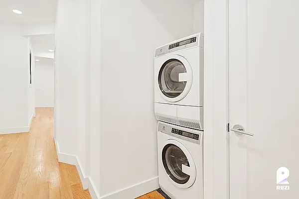 Rented by REZI | media 16