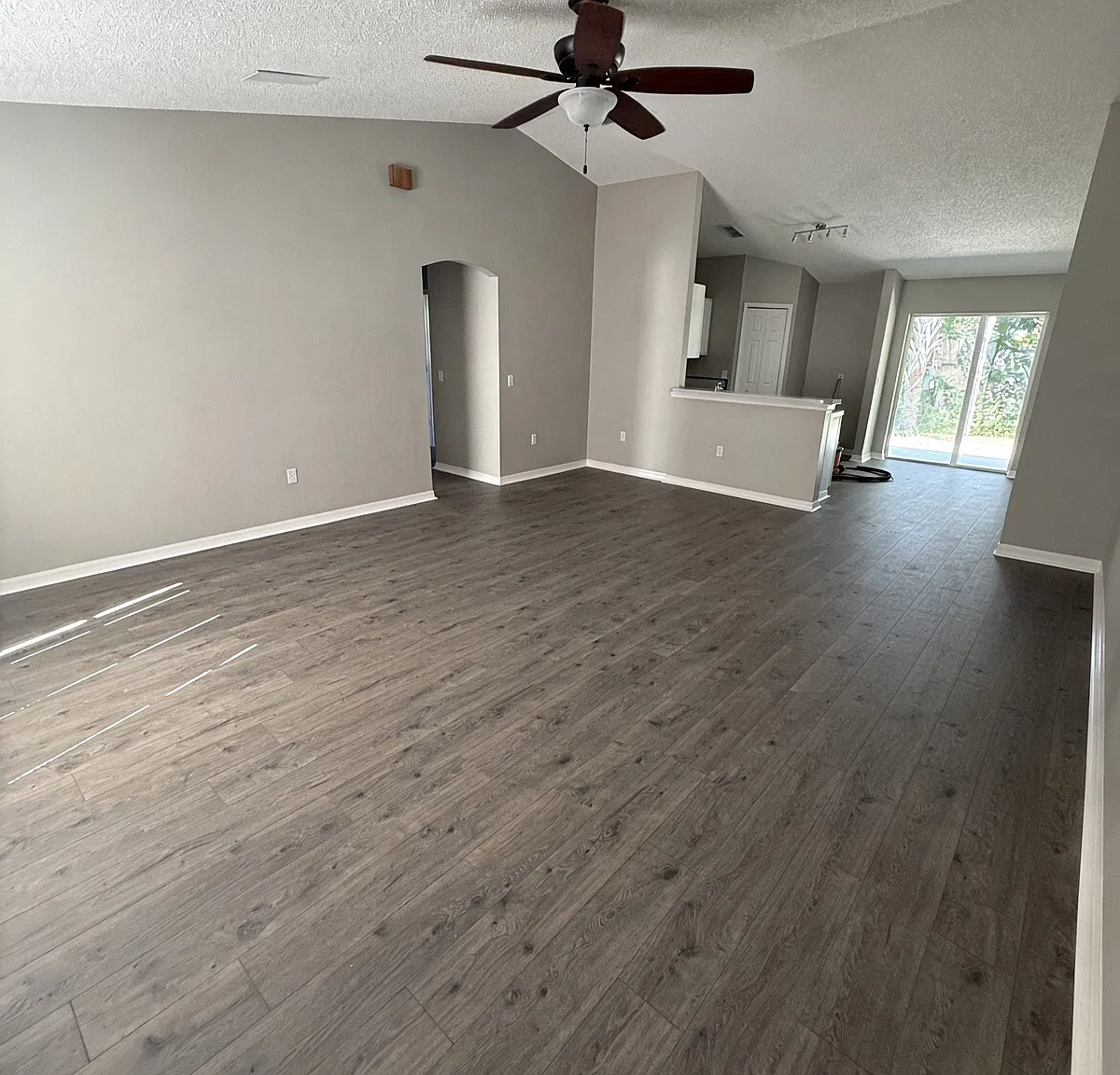 3 bed, 1320 sqft, $2,200 — Photo 2