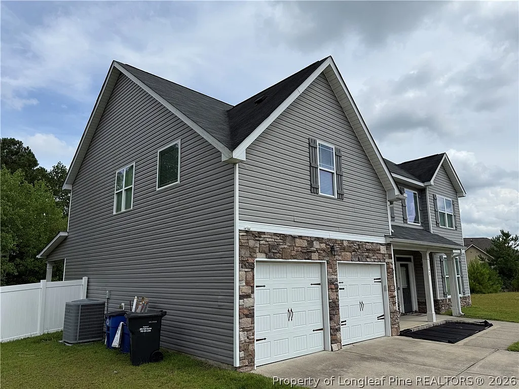 4 bed, 3.0 bath, 3183 sqft, $2,900 — Photo 2