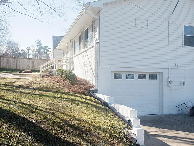 3952 Overheights Dr — Photo 16