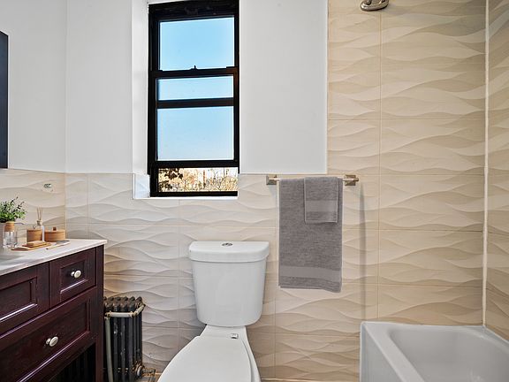 5th image of 337 18th St APT 4L