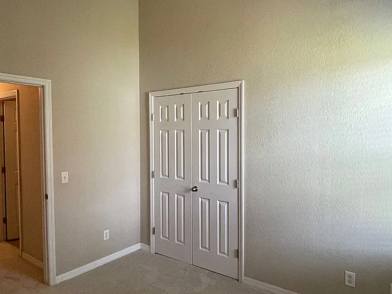 213 Towerview Dr E — Photo 19