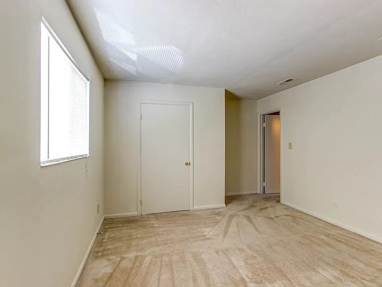 Harbor Inn Apartments — Photo 11